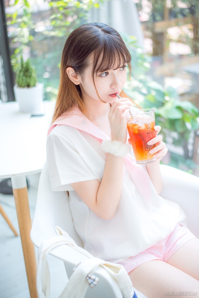 因为不配，忽然自卑，说声失陪。